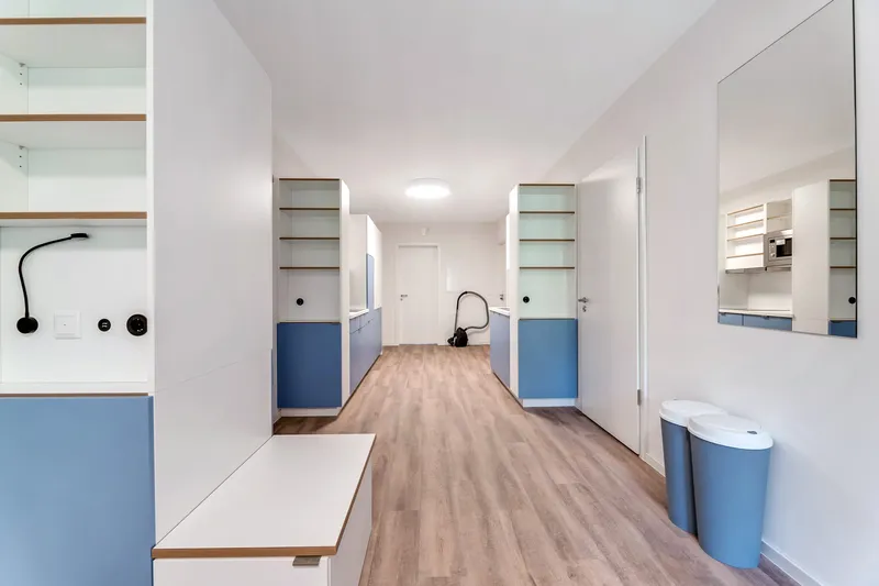 Mietrabatt - Voll möbliertes Privatzimmer mit Balkon in einer 5er gemischtes WG-Nähe der HTW Univers — photo 1